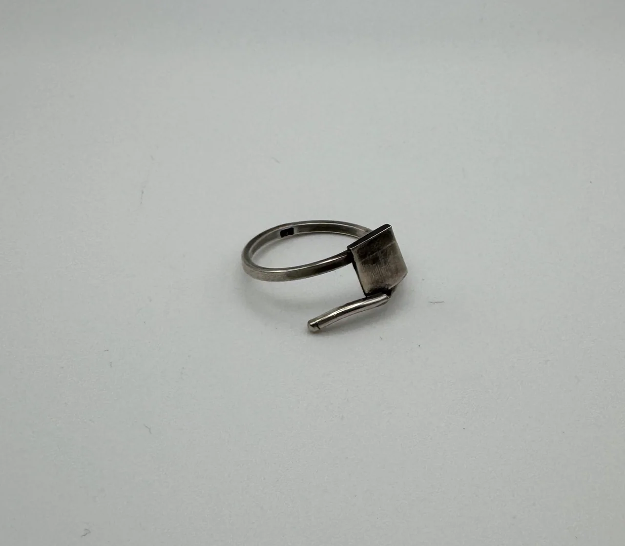 Axe-wrapped custom ring